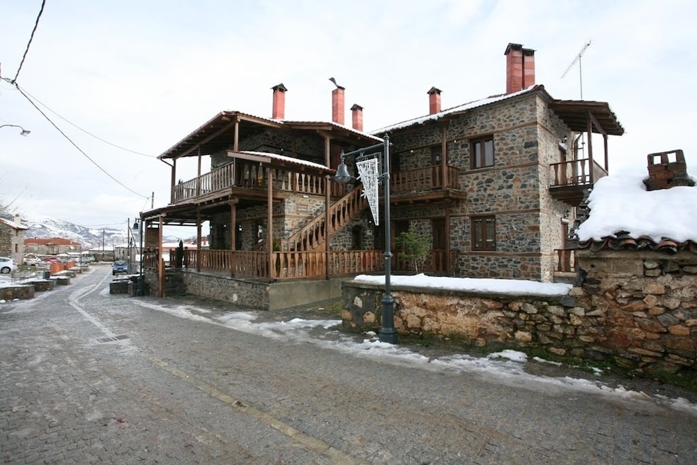 Guesthouse Elati Pella — 4-Star Luxury Hotel in Edessa, Greece