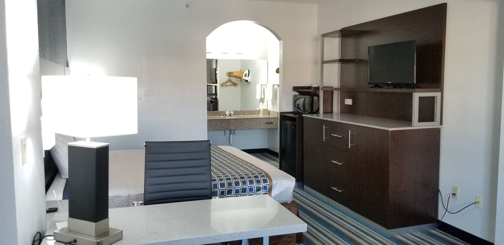 HomeBridge Inn and Suites - photo 9