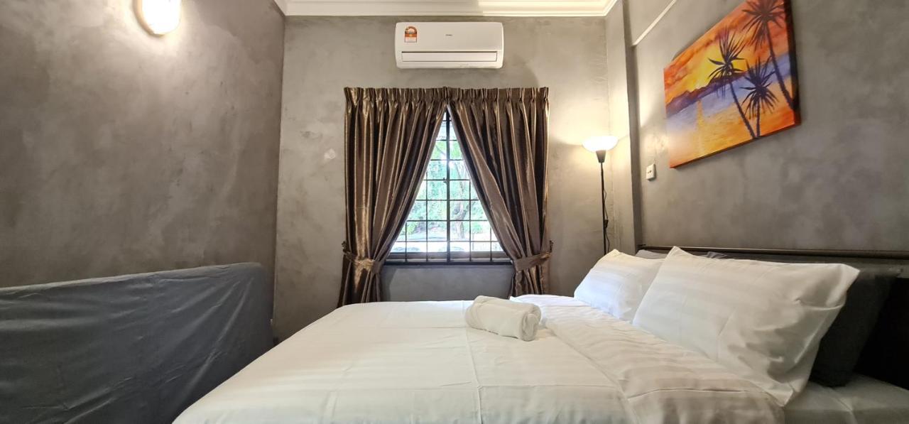 5 10 pax GFloor cozy staycation chill place — 4-Star Luxury Hotel in Port Dickson, Malaysia