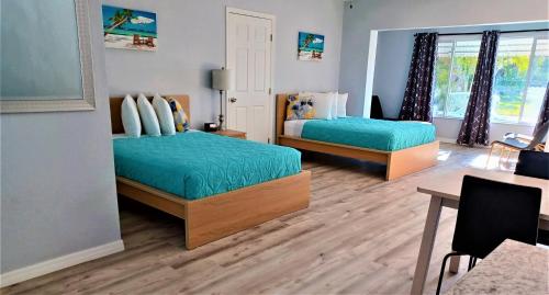 Johns Pass Beach Motel - photo 80