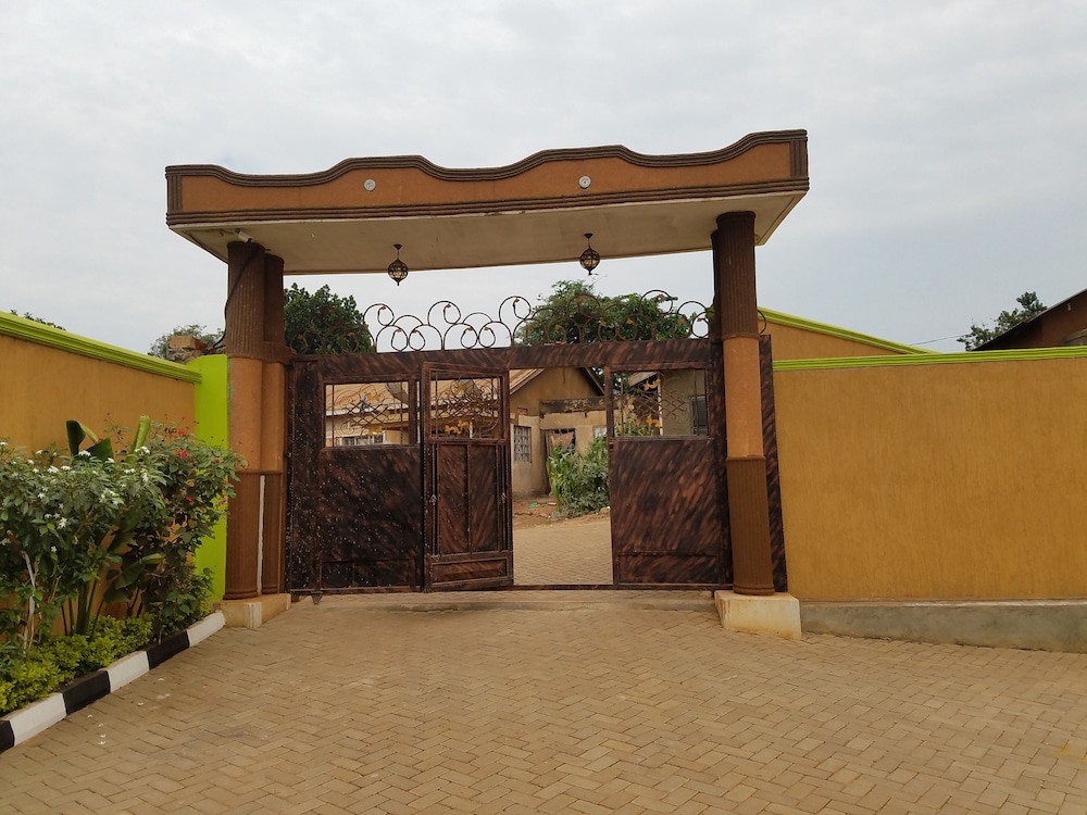 Sibyangu Standard Hotel - last minute hotel in Kampala
