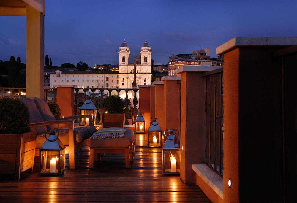 Portrait Roma Lungarno Collection — 4-Star Luxury Hotel in Rome, Italy