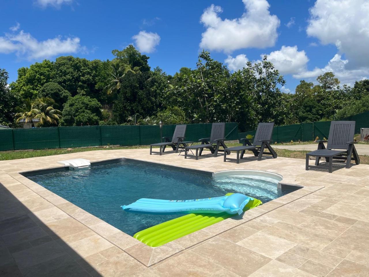 Grande villa moderne calme piscine & jardin — 4-Star Luxury Hotel in Le Gosier, Guadeloupe