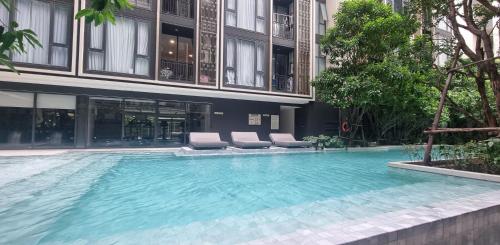 Modern room with Pool and Gym in the city center just 600m from Subway station