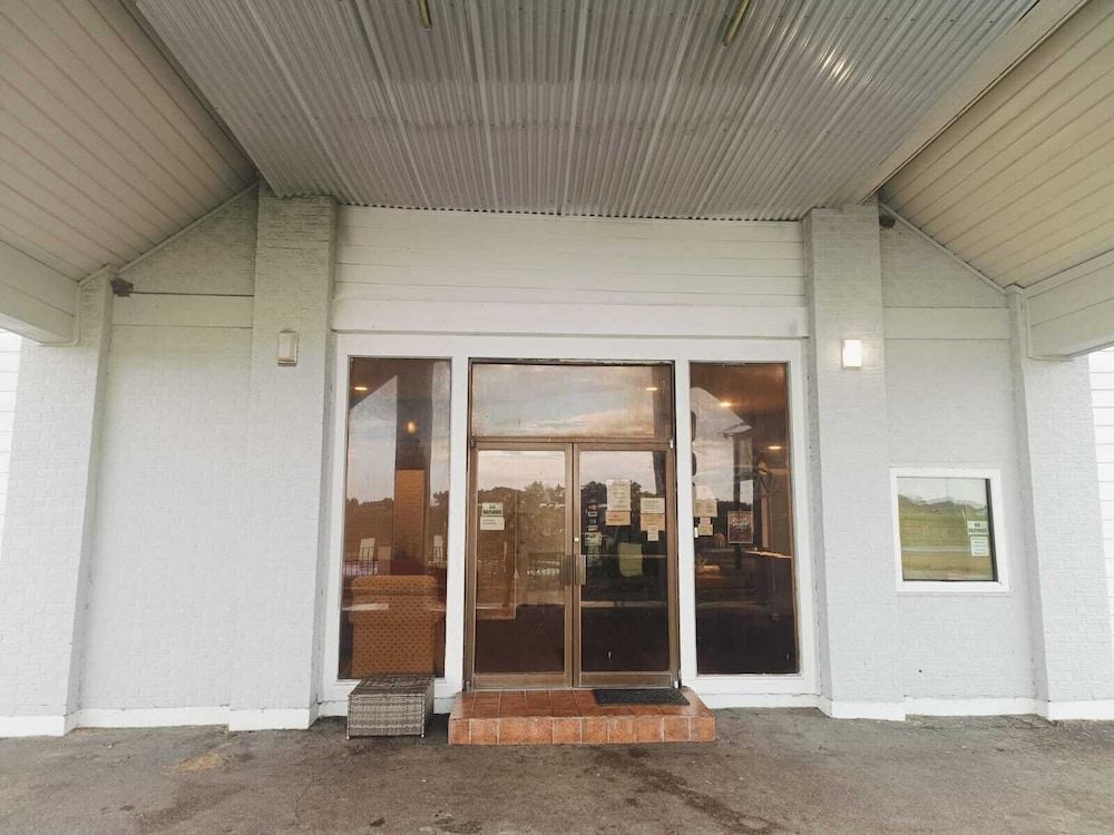 Grumpys Motor Inn Flatonia - photo 6