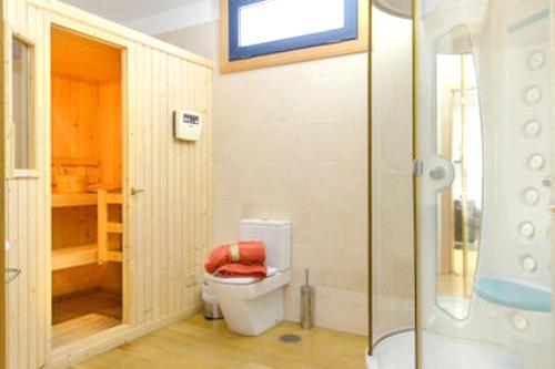 Charming Villa in Playa Blanca with Private Pool — 4-Star Luxury Hotel in Playa Blanca, Spain