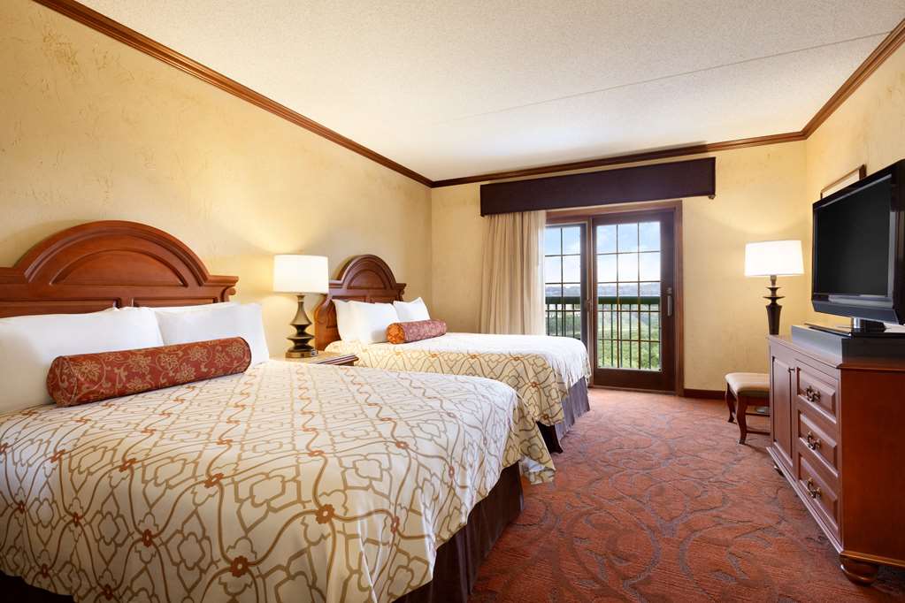 Chateau On The Lake Resort Spa and Convention Center - photo 27