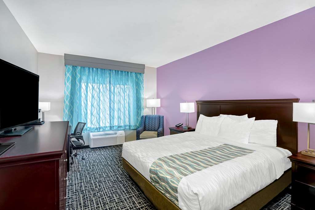 La Quinta Inn & Suites by Wyndham Cookeville - photo 12