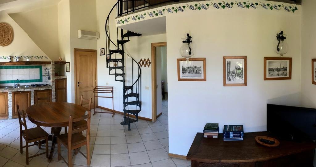 Agriturismo Valle Siriaca — 4-Star Luxury Hotel in Castelnuovo Di Porto, Italy