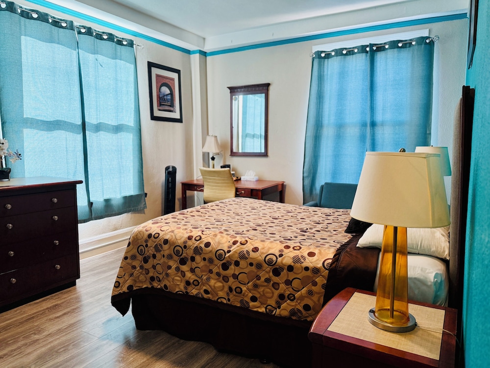 Admiral Hotel - photo 13