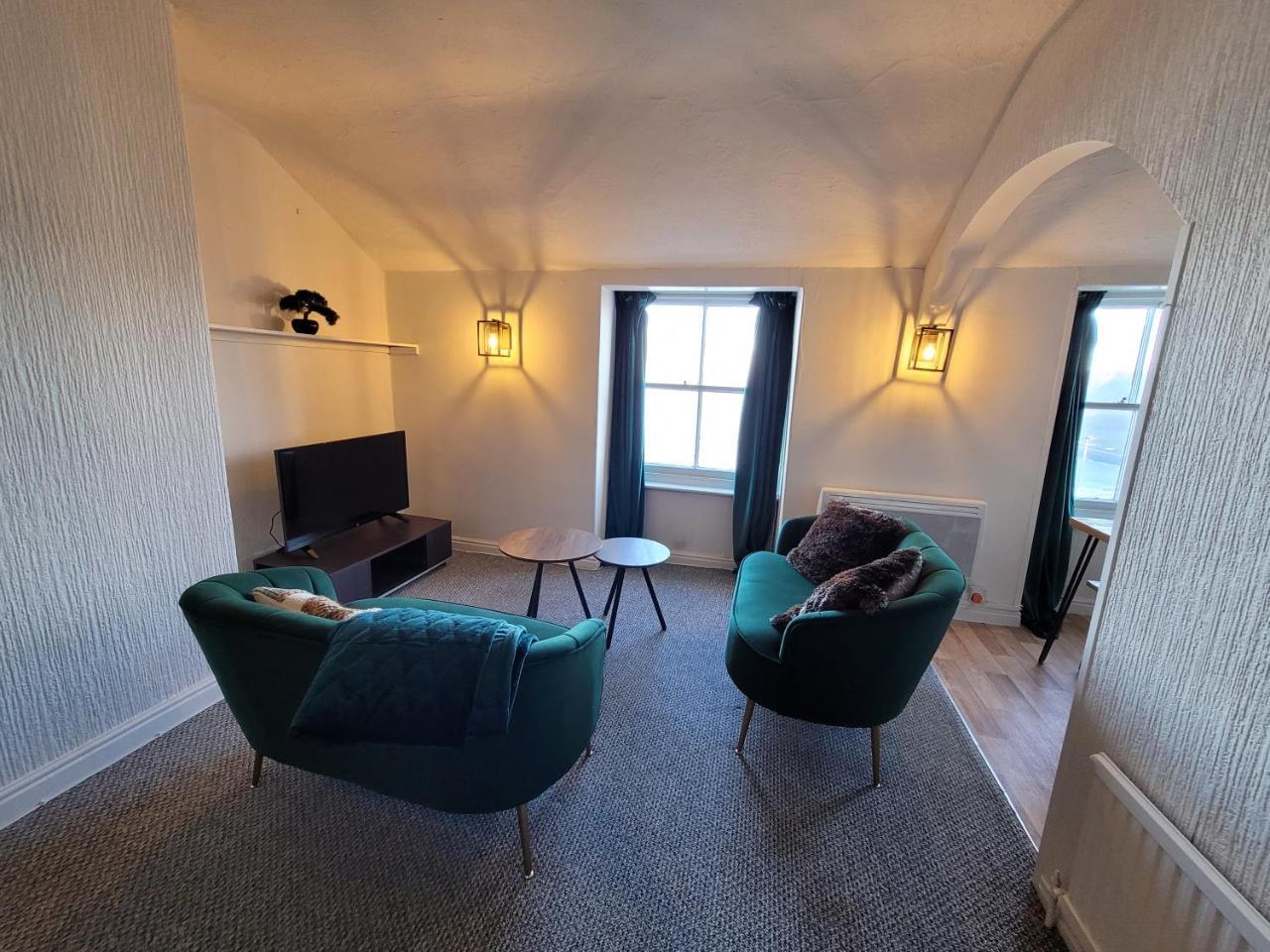 Sea View flat 4 fast WIFI & FREE parking