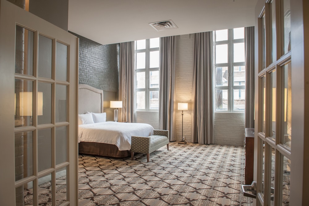 Hampton Inn and Suites New Orleans Convention Center - photo 4
