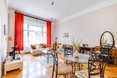 Vintage Apartment in the Jewish Quarter — 4-Star Luxury Hotel in Budapest, Hungary