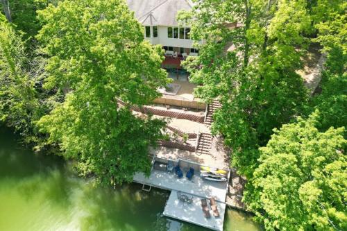 Lakefront Retreat Near Trails & Family Fun in Bella Vista, United States