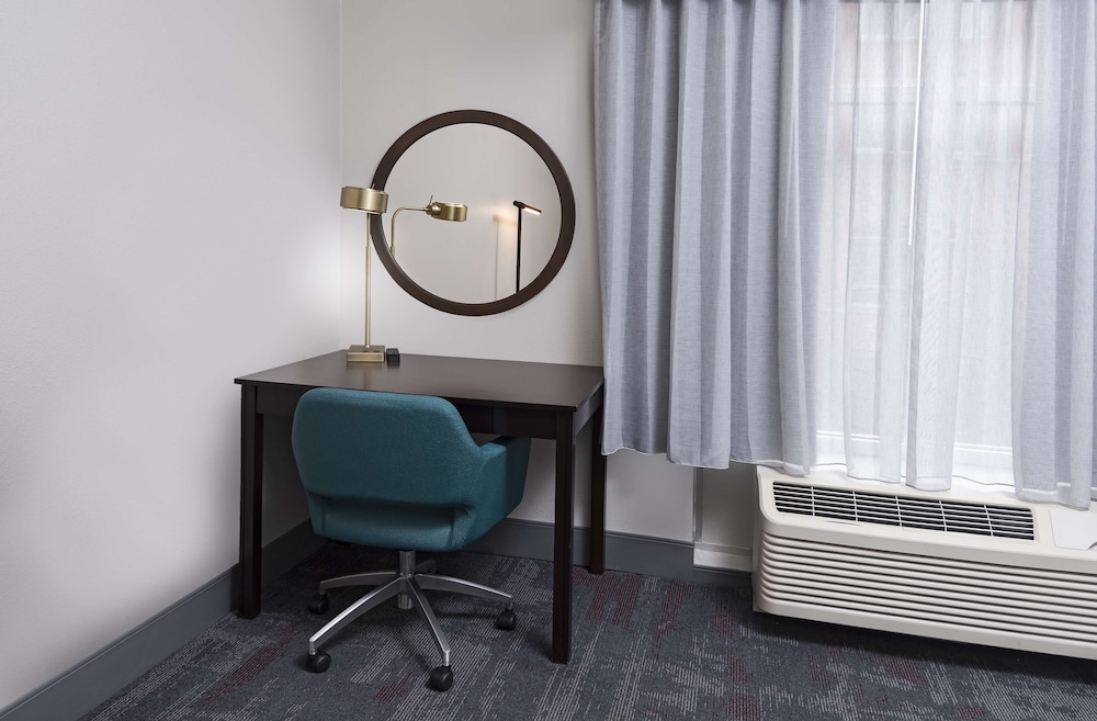 Hampton Inn & Suites Raleigh Downtown - photo 20