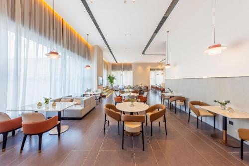 Atour S Hotel Ningbo Zhousu Yejiang — 5-Star Luxury Hotel in Ningbo, People's Republic of China