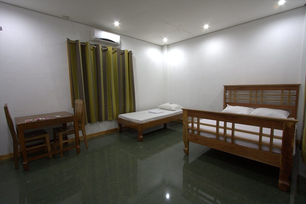 Century Gardens Hotel — Pasuquin — photo 3