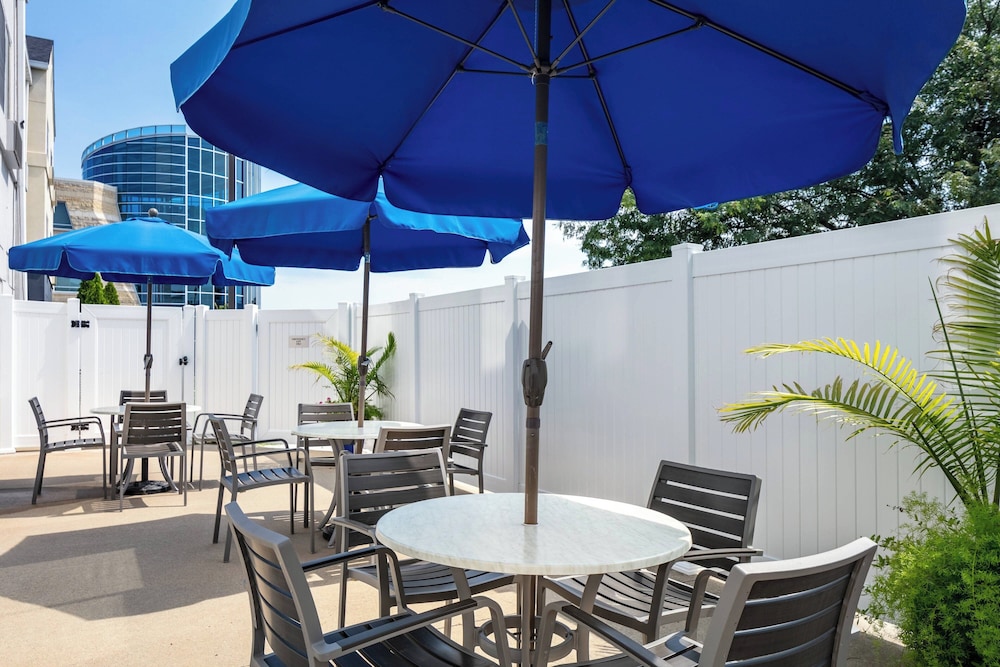 Fairfield Inn by Marriott Manhattan - photo 16