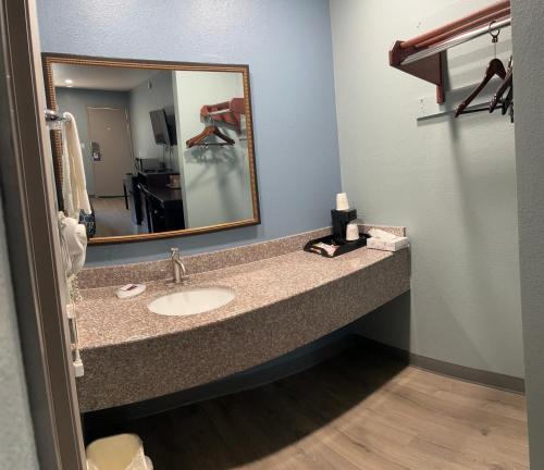 Ozark Inn - photo 10