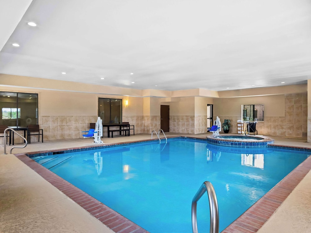 Comfort Suites Lindale Tyler North - photo 23
