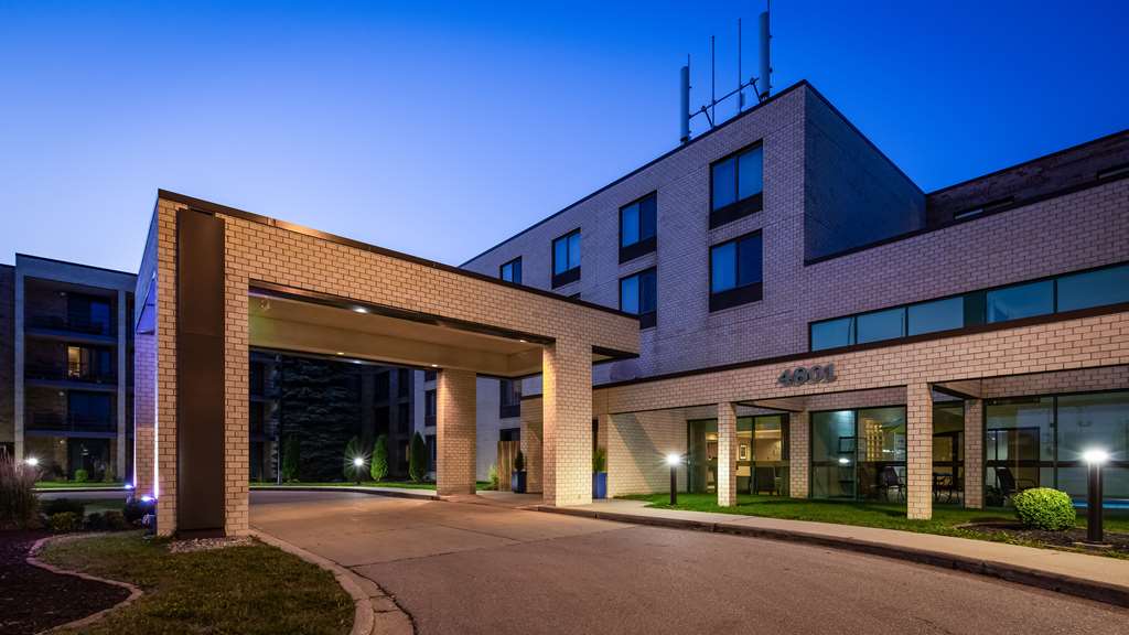 Best Western East Towne Suites - photo 9