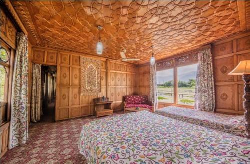 S Group of Houseboat — 4-Star Luxury Hotel in Srinagar, India