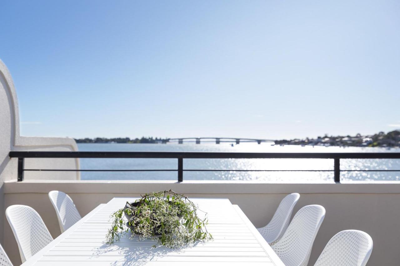 Panoramic Water View Apartment — 4-Star Luxury Hotel in Sydney, Australia