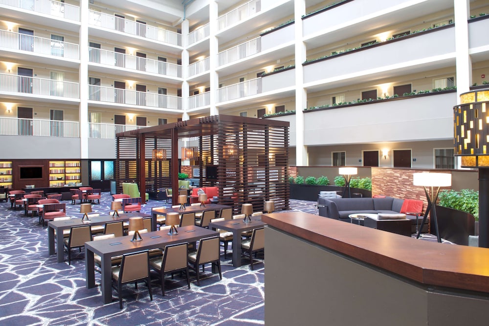 Embassy Suites by Hilton Philadelphia Airport - photo 10