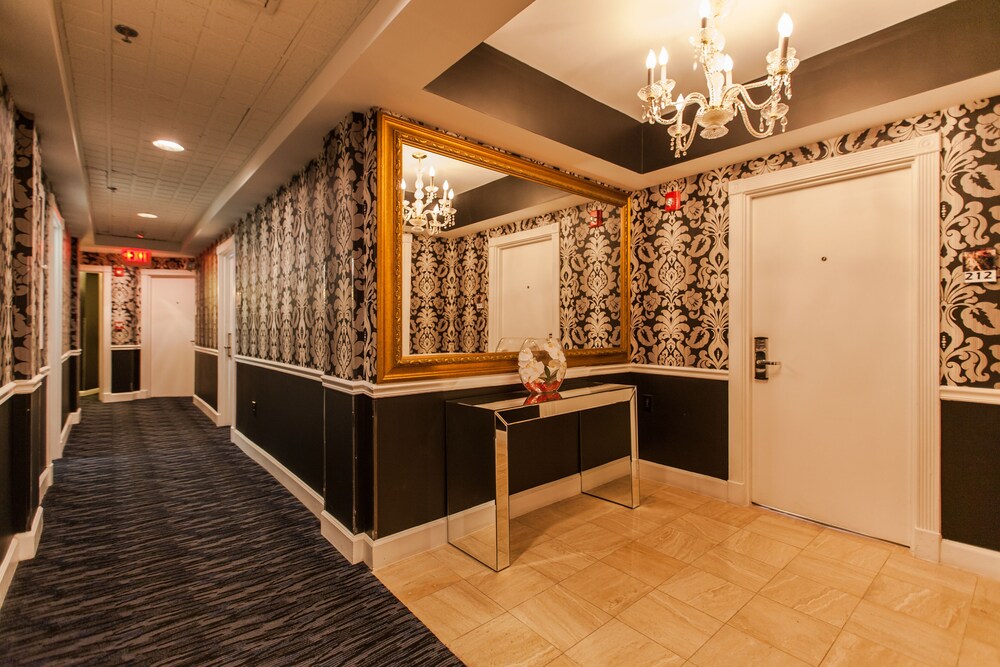 Red South Beach Hotel - photo 21