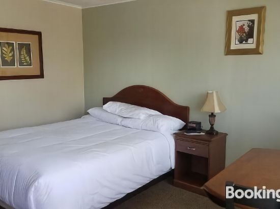 Birch Knoll Motel - photo 17