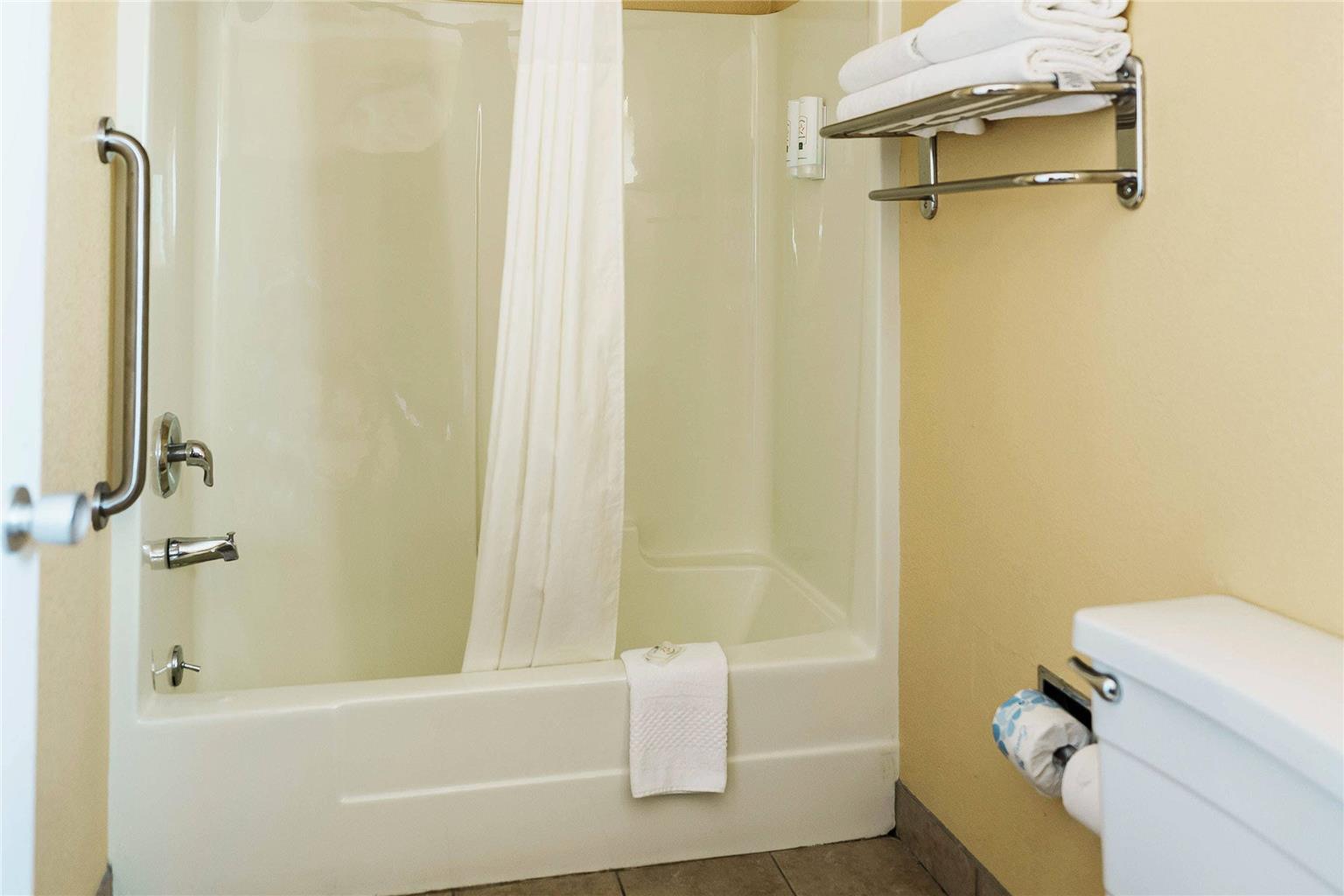 Quality Inn Ukiah - photo 60
