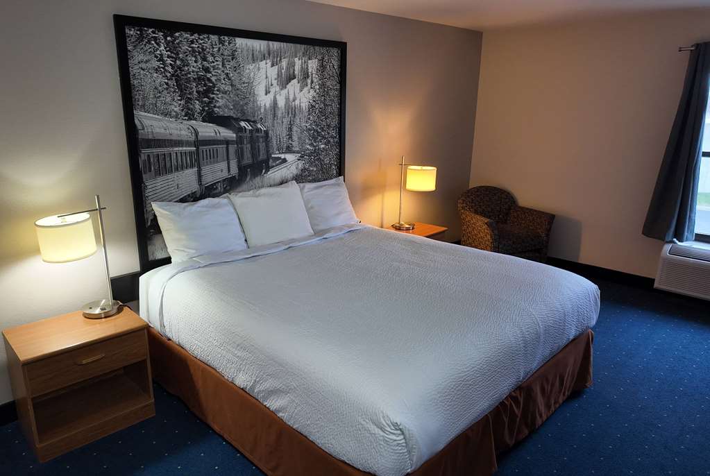 Super 8 by Wyndham Hampshire IL - photo 17