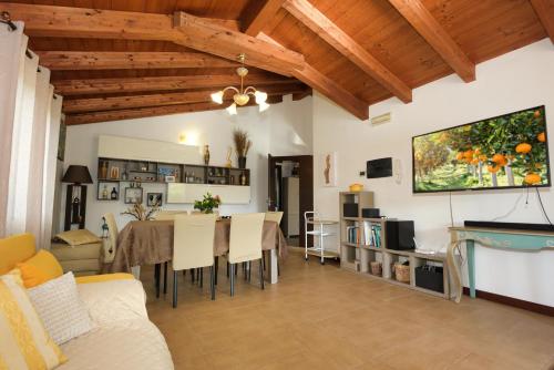 Countryside villa with pool — 4-Star Luxury Hotel in San Sperate, Italy