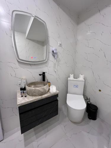 Deluxe Rooms and Apartments Near Metro