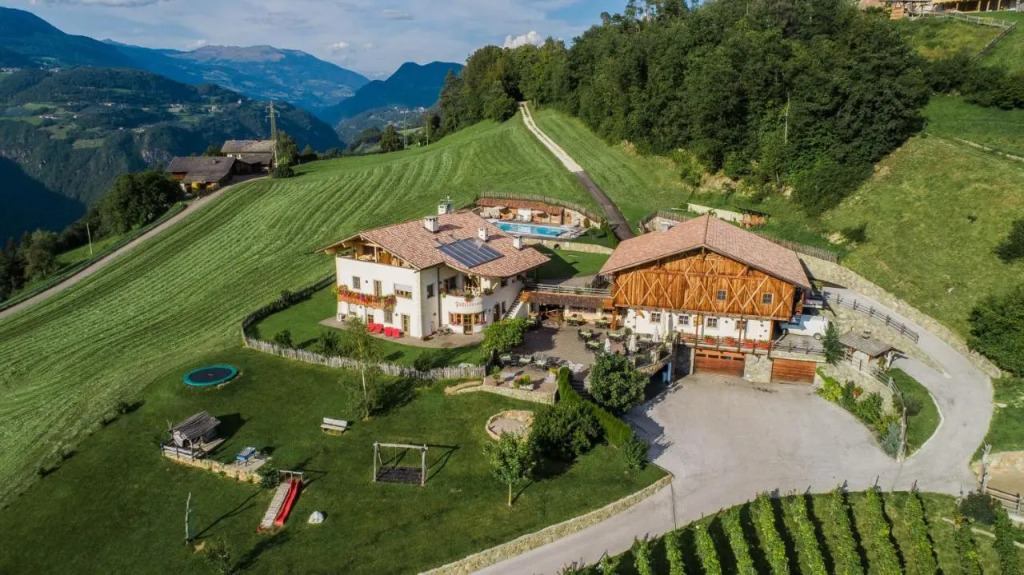 Apartments Pitschlmann — 4-Star Luxury Hotel in Fie Allo Sciliar, Italy