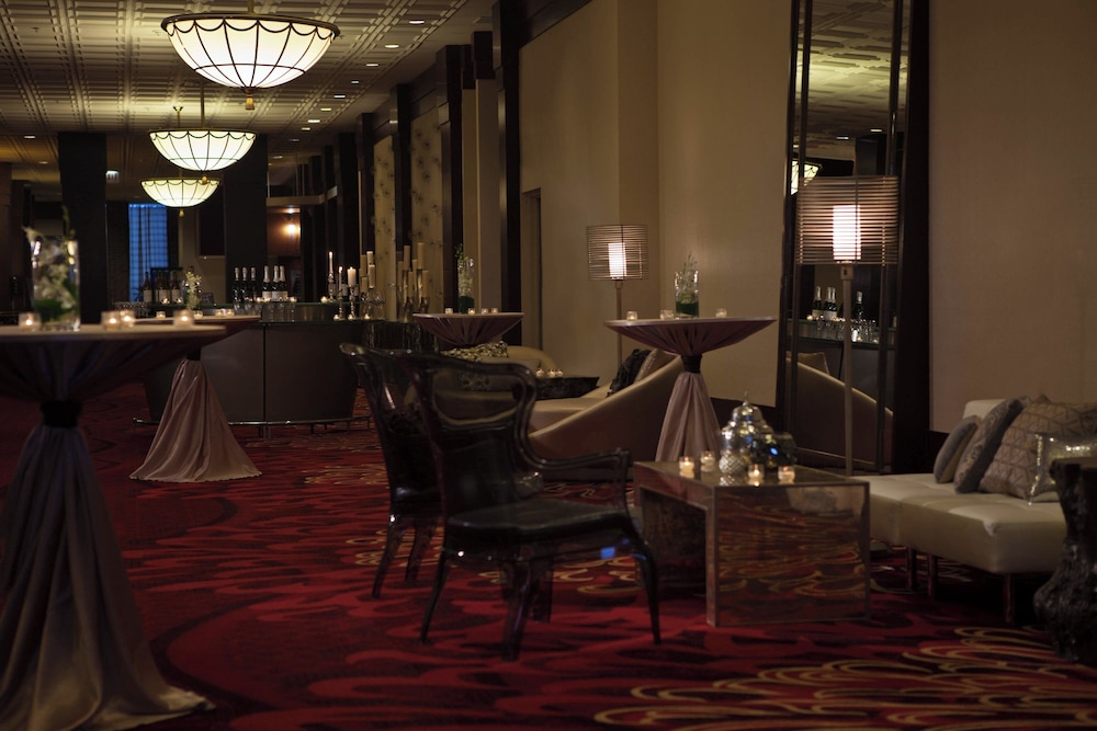 Renaissance Chicago North Shore Hotel - photo 2