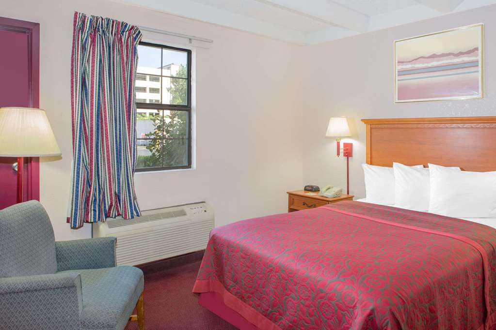 Days Inn by Wyndham Tallahassee University Center - photo 10
