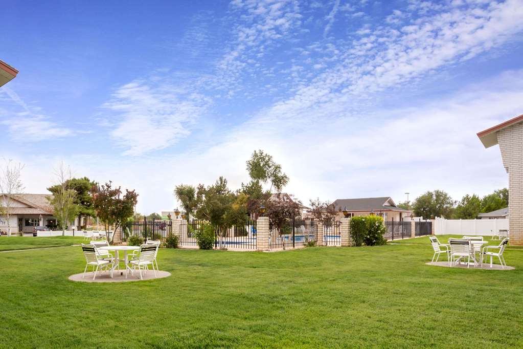 Days Inn by Wyndham Delta - featured photo