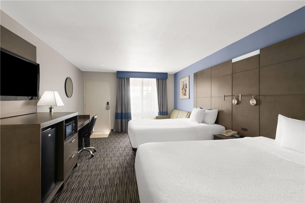 Travelodge Inn & Suites by Wyndham Anaheim on Disneyland Dr - photo 15