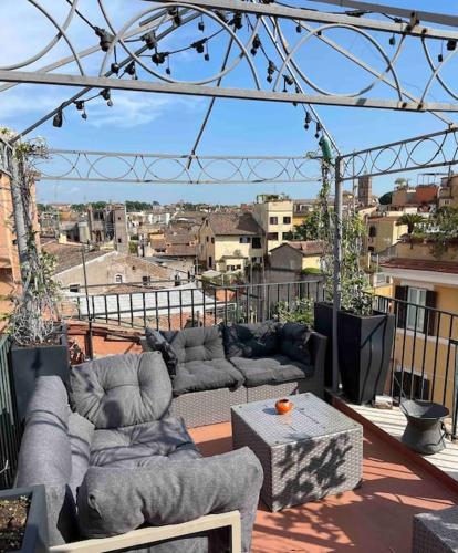 Mica Aurea Apartments Trastevere — 4-Star Luxury Hotel in Rome, Italy