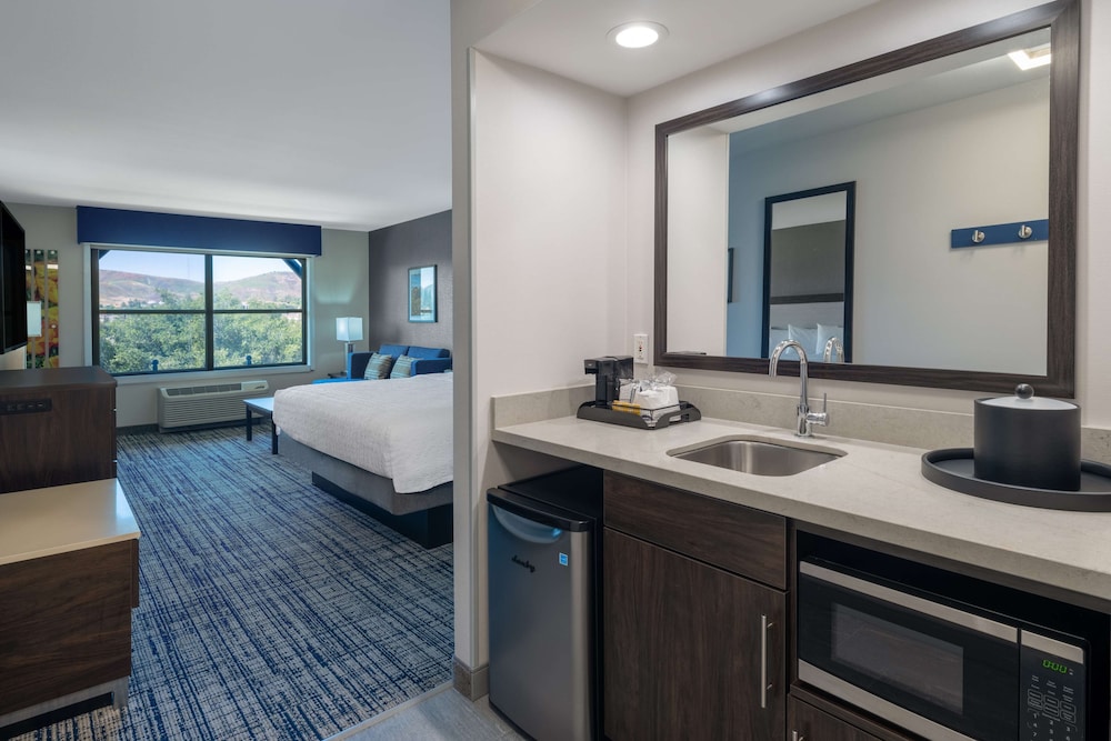 Hampton Inn & Suites Agoura Hills - photo 15