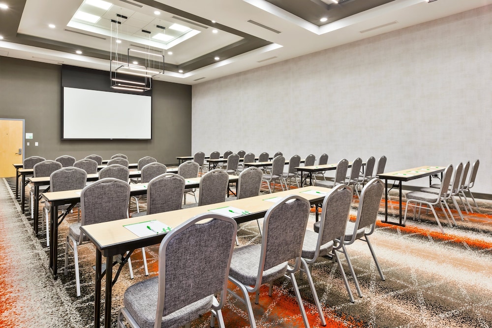 Holiday Inn & Suites Toledo Southwest Perrysburg by IHG - photo 39