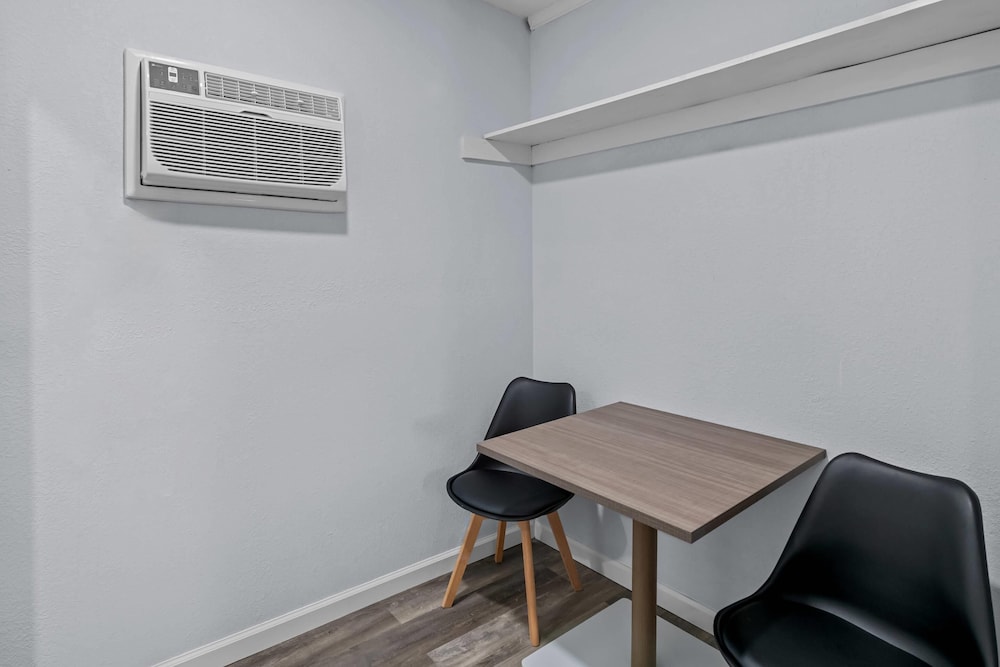 Suburban Studios Newport News Hampton - photo 25