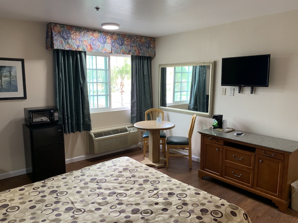 California Inn and Suites Bakersfield - photo 16