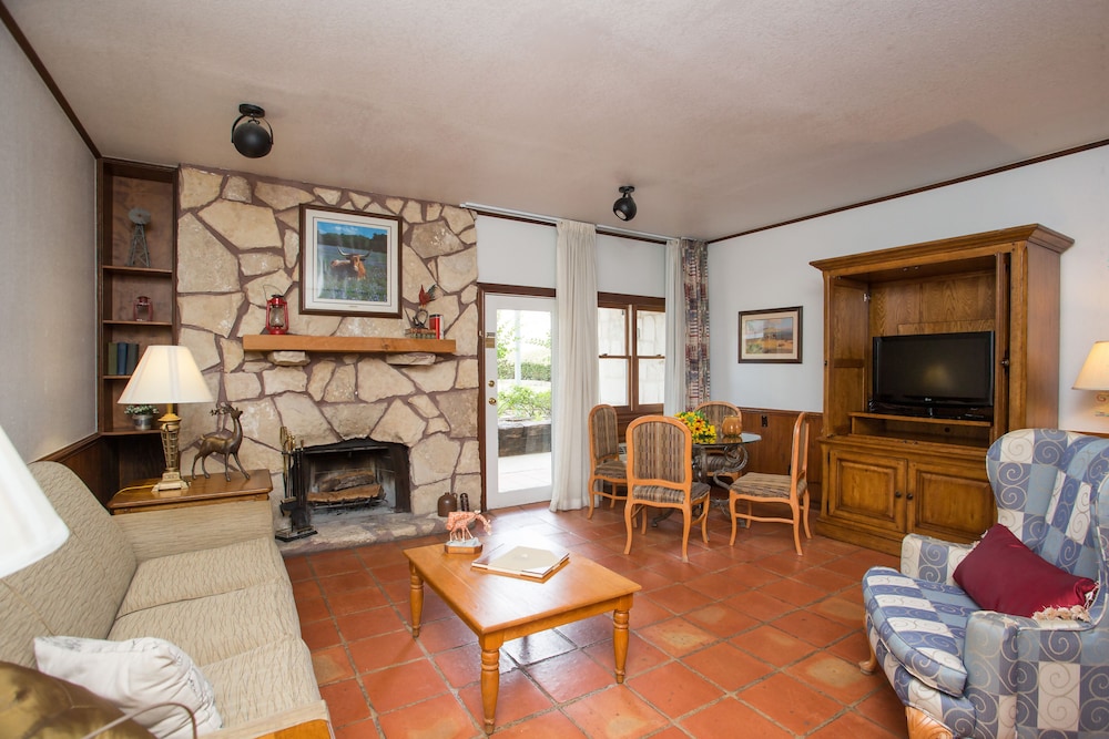 Y O Ranch Hotel - photo 16