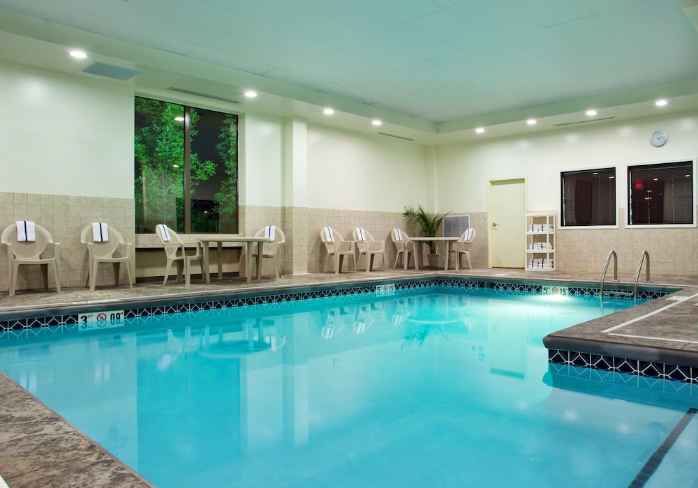 Holiday Inn Express & Suites Akron Regional Airport Area - photo 32