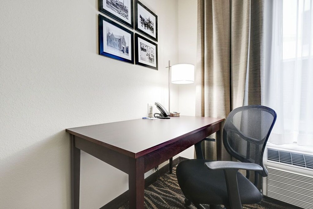 Cobblestone Hotel & Suites Mosinee - photo 23