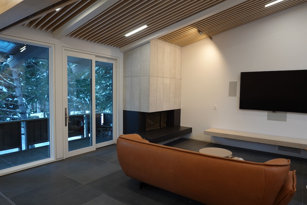 Deluxe 2 Bedroom Apartments at Resort with Outdoor Pool & Hot Tub - photo 2