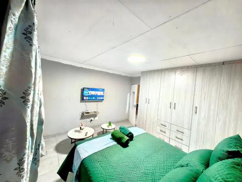 Azrisi Apartments — 4-Star Luxury Hotel in Johannesburg, South Africa
