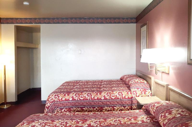Hotel Kings at Clovis by OYO Rooms - photo 20